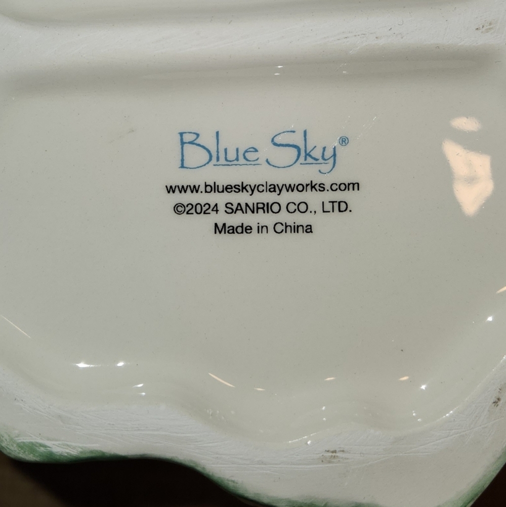 BLUE SKY HELLO KITTY and FRIENDS DECORATING THE TREE FIGURINE - Picture 8 of 9
